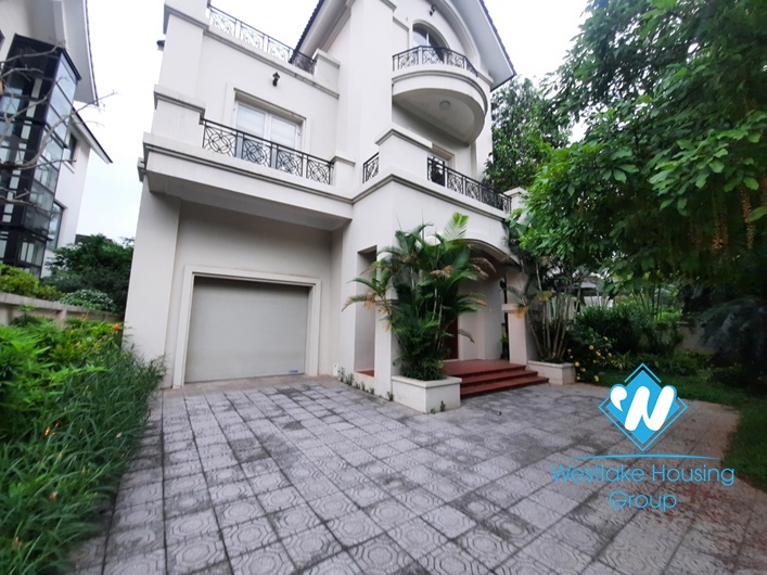 Single villa Hoa Phuong in Vinhomes Riverside urban area for rent.